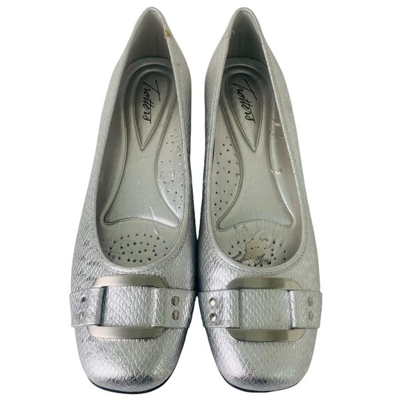 Trotters Size 8.5N Snake Print Leather Buckle Ballet Flats Silver Comfort - Picture 1 of 12
